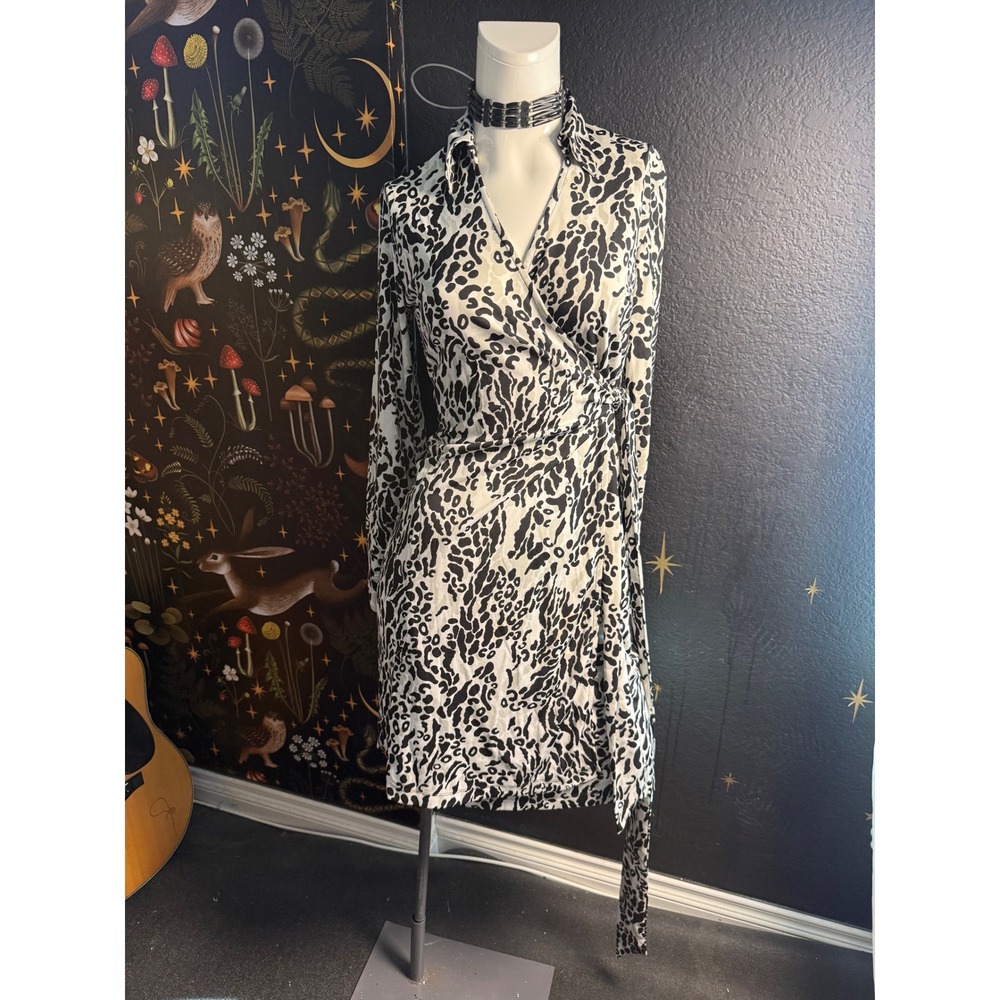 Express Women Black White Animal Print Long Sleeve Wrap Mini Dress Size 7/8
